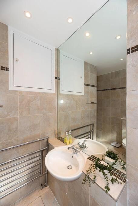 Discover London Central 2 Bedroom In Kensington Εξωτερικό φωτογραφία