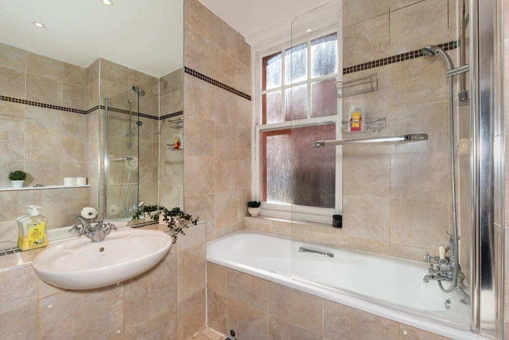Discover London Central 2 Bedroom In Kensington Εξωτερικό φωτογραφία